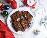 Bolo inglês de ameixa, chocolate e castanhas