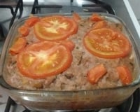 Bolo de carne moída recheado com presunto e mussarela