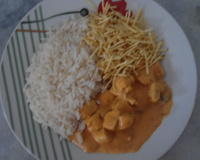 Estrogonofe de frango simples e delicioso