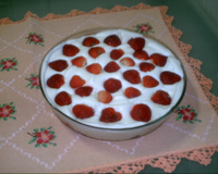 Pavê de suspiros e morangos