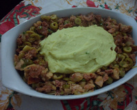 Picadinho de linguiça com purê da batatas