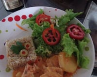 Filé de peixe ao molho de leite de coco e creme de leite