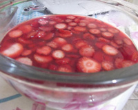 Gelatina ao creme com morangos