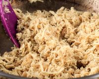 Agora só desfio frango assim: rápido, fácil e sem ficar com o braço doendo de sacudir panela