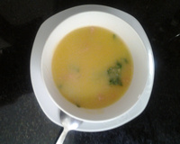 Caldo de fubá com couve e linguiça toscana