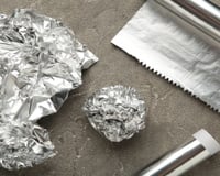 Não jogue fora o papel alumínio usado: 4 truques inteligentes para reutilizá-lo