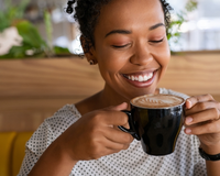 Tim Spector, especialista em microbiota intestinal: "Quem bebe café tem um microbioma intestinal mais diversificado do que quem não bebe café"