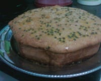 Bolo de maracujá com calda de maracujá