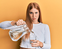 Você bebeu água errado durante toda a sua vida e quem garante é essa urologista