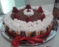 Bolo de chocolate e morango com Twix