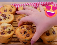 Muffin de laranja chocolatudo e fofinho: sempre faço esse bolinho em casa e fica perfeito, as crianças amam!