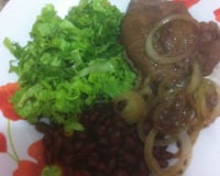 Bife de fígado acebolado