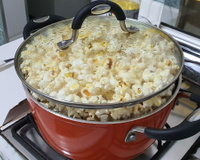 É assim que eu faço pipoca sem óleo na panela: fácil, econômico e muito mais saudável!