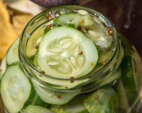 Picles de pepino caseiro: confira a receita prática