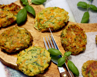 Sem farinha de trigo, com farinha de aveia: bolinho de batata, cenoura e abobrinha é a receita saudável leve e nutritiva para o lanche das crianças