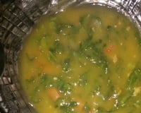 Caldo verde de mandioca com mandioquinha