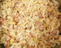 Macarrão com salsicha e creme de leite