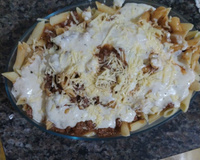 Macarronada com molho branco e molho bolonhesa