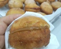 Sonho com recheio de doce de leite