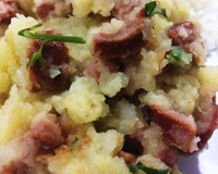 Purê de batata com linguiça
