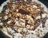 Torta de brigadeiro, sorvete e bis