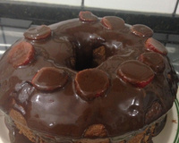 Bolo de chocolate e calda de chocolate