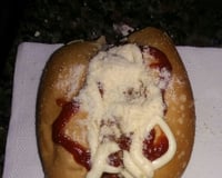 Cachorro quente com carne moída e pão francês