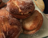 Sonho com recheio de doce de leite