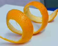 Do lixo ao jardim: por que você deveria usar cascas de laranja para ter mais flores e menos insetos