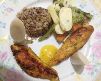 Frango com alecrim e legumes salteados