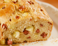 Pão de arroz com calabresa e queijo coalho