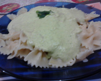 Macarrão ao molho de abobrinha e cream cheese