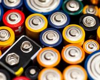 Se você tem pilhas descarregadas em casa, você tem um tesouro: descubra como transformar o equipamento em objetos úteis para o dia a dia