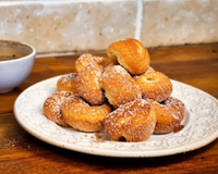 Essa receita de bolinho de chuva faz sucesso no TudoGostoso por um motivo delicioso: é impossível de errar