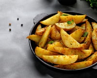Para uma batata rústica melhor que de hamburgueria, você deve começar o cozimento em água fria, e aqui está o motivo!