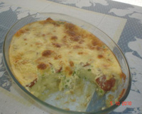 Batata gratinada de calabresa com queijo