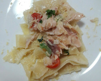 Talharim com truta defumada