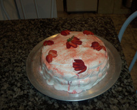 Bolo de morango e marshmallow