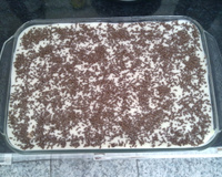 Pavê de chocolate com biscoito champagne