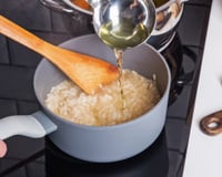 Os chefs valencianos concordam: "O melhor arroz não é feito apenas com água, é preciso adicionar 1,8 litros de caldo"