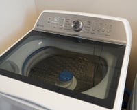 É melhor deixar a tampa da máquina de lavar aberta ou fechada após a lavagem? O hábito correto pode evitar um problema muito comum