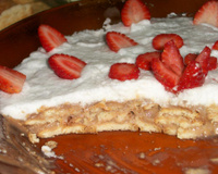 Pavê rápido de brigadeiro e morango