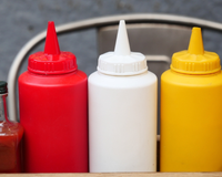 Nova regra sanitária proíbe bisnagas de ketchup, maionese e mostarda em estabelecimentos de SP: veja o que muda em restaurantes e lanchonetes