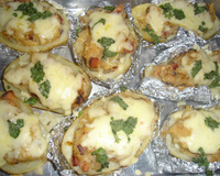 Batata no forno com bacon e queio