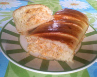 Pão de batata recheado com frango e queijo