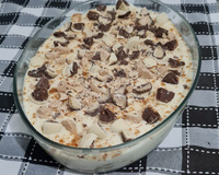 Pavê de bombom com paçoca