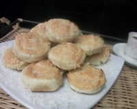 Enroladinho de coco com massa folhada