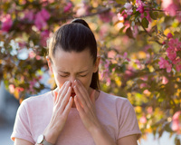 Alergia na primavera? Inclua esses 7 alimentos poderosos na dieta e alivie os sintomas