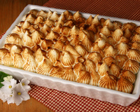 Chico balanceado com banana