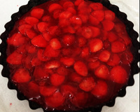 Torta de oreo com chocolate e morangos